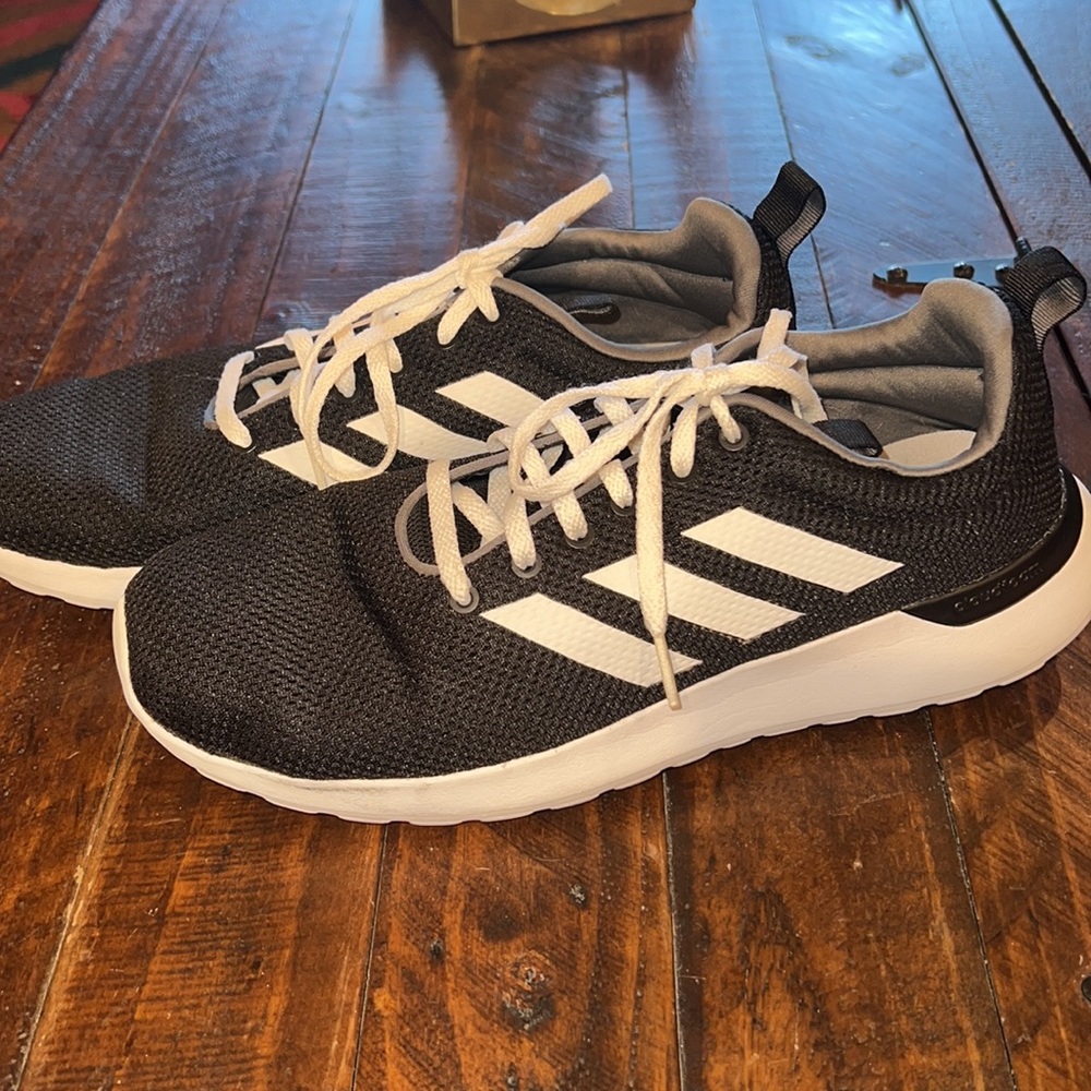 Adidas men’s size 10 black and white sneakers - Picture 8 of 11